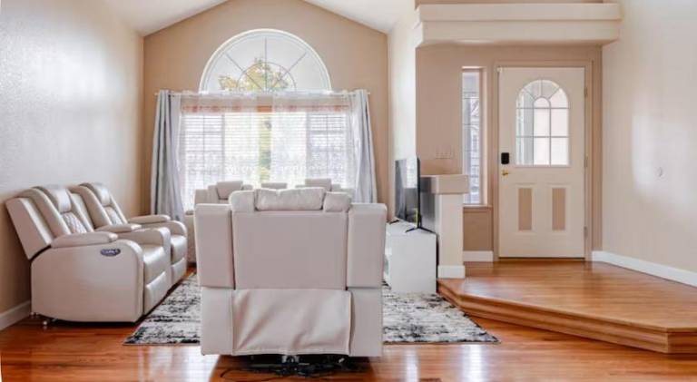 House with jacuzzi | Pets are welcome — photo 2