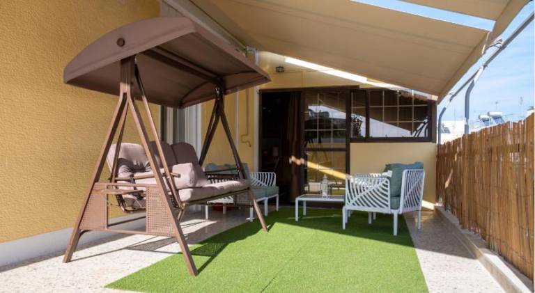 Rental apartment with terrace | Perfect for remote work in Athens