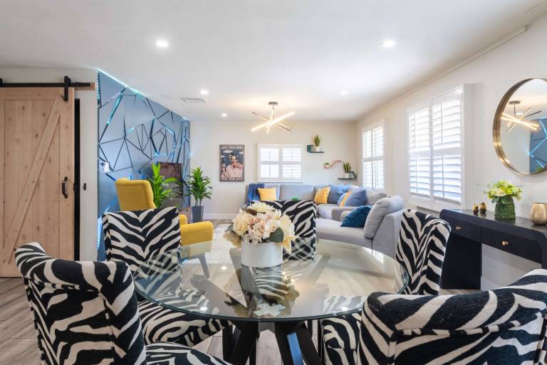 Phoenix 4 BDR Home with Outdoor Entertainment — photo 5
