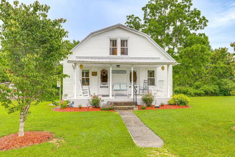'Grandma's Farm House' on 125 Acres w/ Fire Pit! in Kent, KY