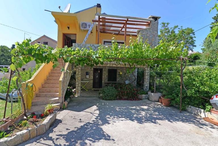 Holiday apartment with terrace near the beach — photo 3