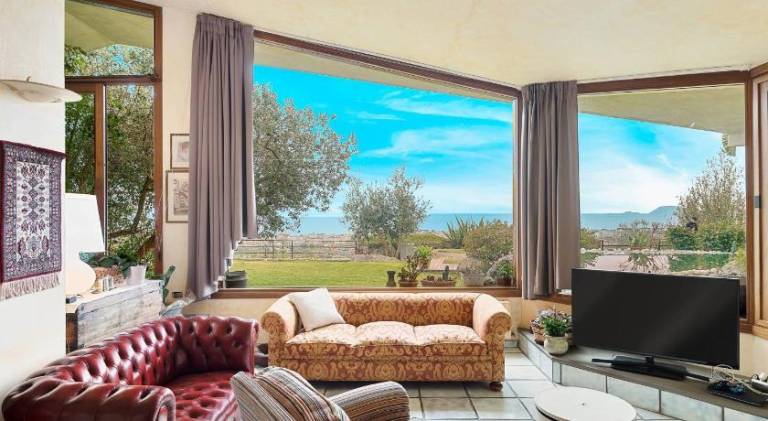 Villa with pool | Pets allowed in Latina
