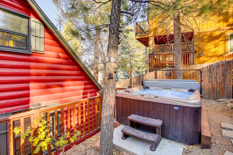 Hot Tub, Grill & Fire Pit: Cabin in Big Bear Lake — photo 2
