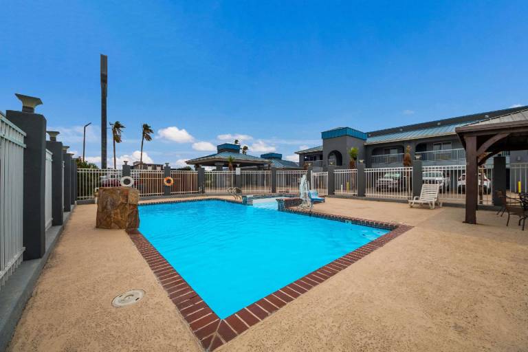 Rodeway Inn & Suites Corpus Christi Northwest — photo 2