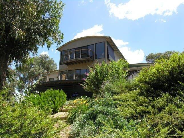 House  Mountain Bay