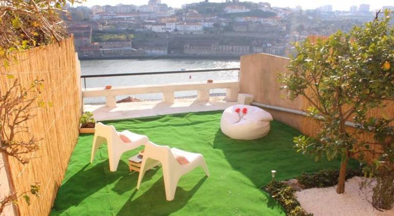 Wonderful rental apartment with garden & patio | Near Dom Luís I Bridge | Suitable for remote work | Dogs allowed in Porto