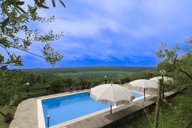 Family-oriented charming villa with yard, barbeque & private pool | Pets allowed — photo 4