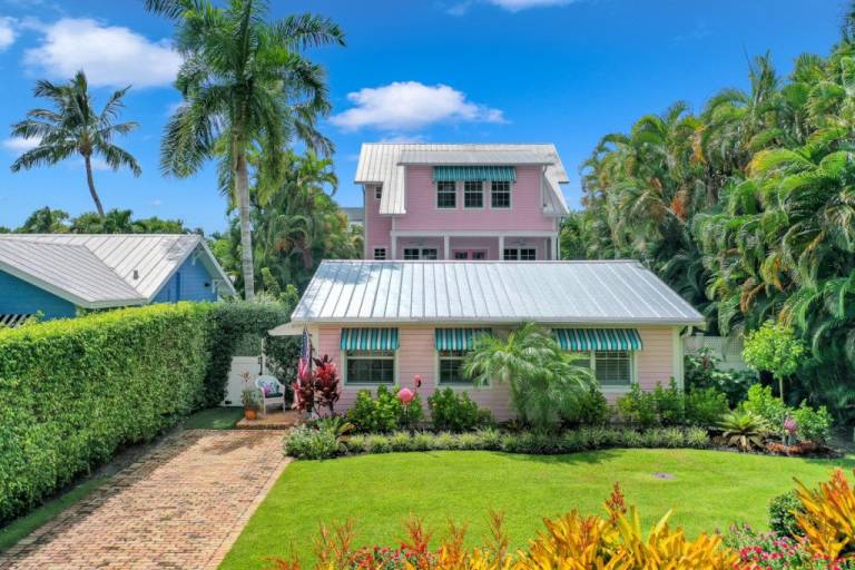 Vacation home with private pool | Pets allowed — photo 2