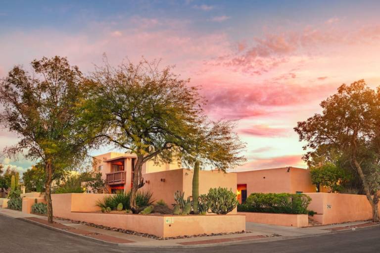 Adobe Rose Inn B&B