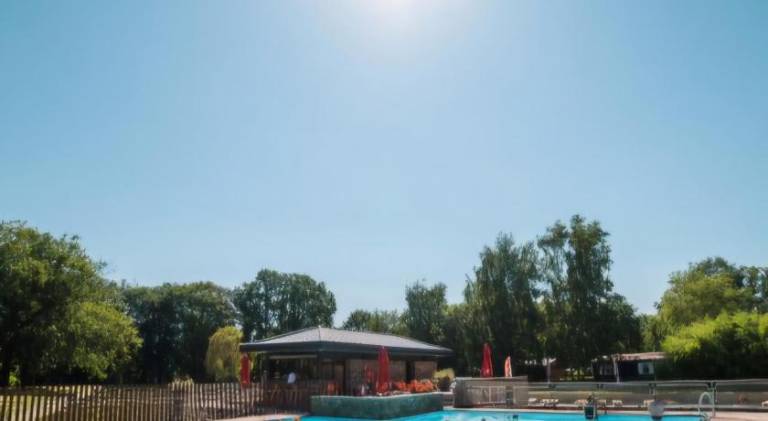 Chalet with hot tub — photo 5