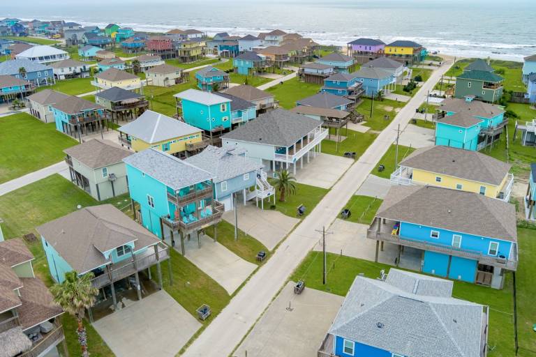 Vacation home with barbeque & garden | Sea view | Pets allowed in Bolivar, TX