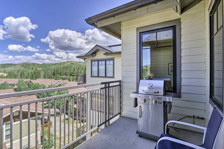 Winter Park Condo w/ Fireplace - 4 Mi to Slopes! — photo 3