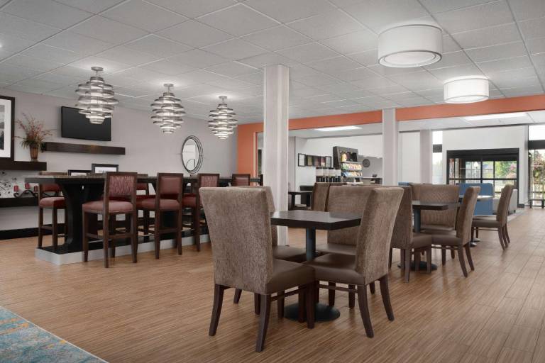 Hampton Inn Russellville — photo 5