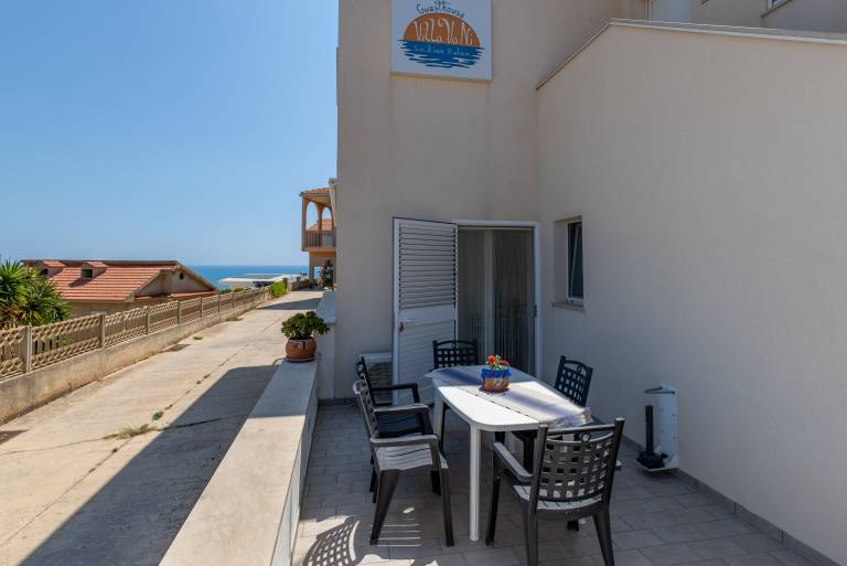 Apartment "Villa Vani - Appartamento 1" with Sea View, Pool, Terrace & Wi-Fi — photo 4