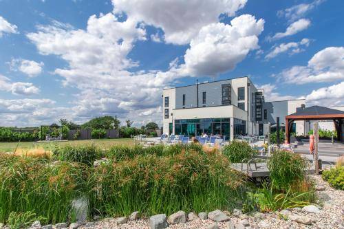 Resort  Basildon