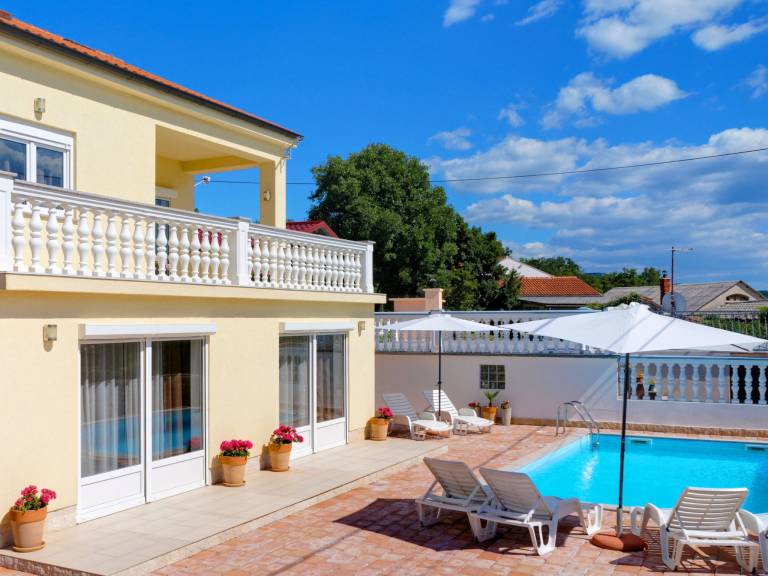 House with barbecue, garden & terrace | Pets allowed — photo 2