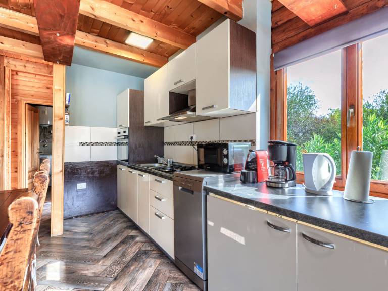 Fully equipped vacation home with terrace, yard & private pool | Pets are welcome — photo 2