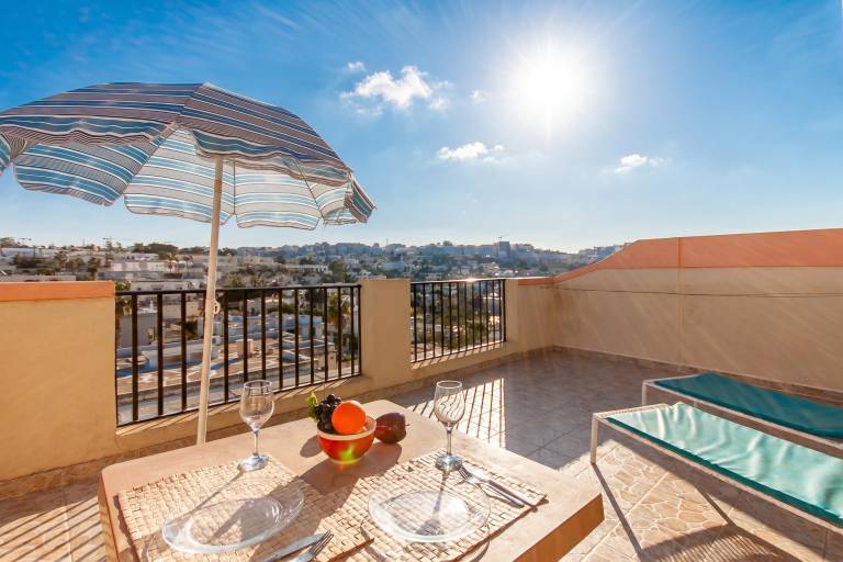 Sunny pool and terrace Merill nb6