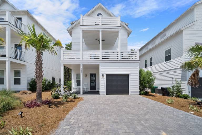 Fully equipped beautiful vacation home with BBQ, garden & pool | Dogs allowed in Sunnyside, AL
