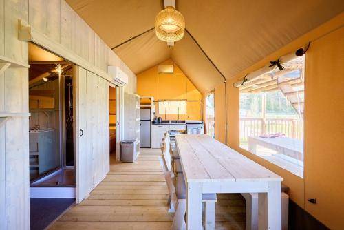 Beautiful tent with yard, pool & BBQ | Dogs allowed — photo 4