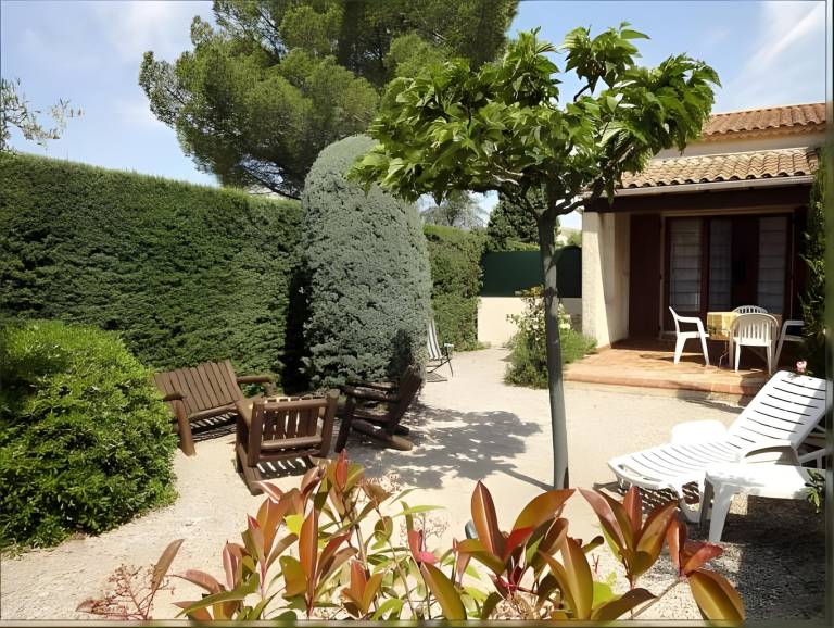 House with patio, BBQ & garden — photo 3