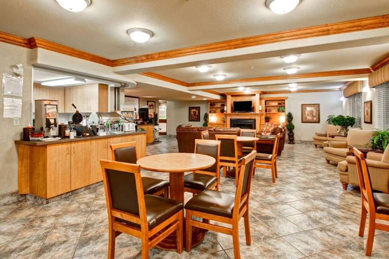 Ramada by Wyndham Ponoka — photo 4