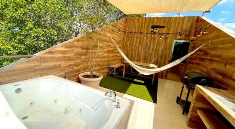 Penthouse Terraza & Jacuzzi Panoramicos, playas-cenotes y la Quinta Avenida todo caminando a 10 minu in Playa del Carmen