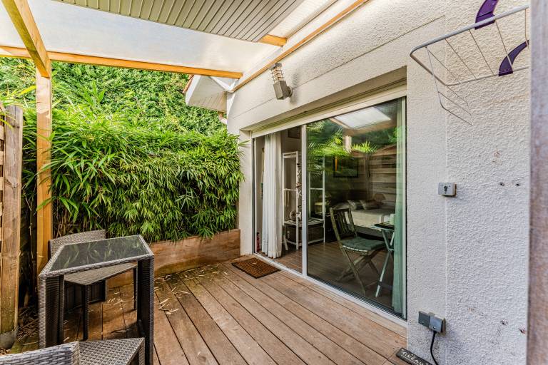 Bed and Breakfast 'Tikeau' with Shared Pool, Private Terrace and Wi-Fi in Gujan-Mestras