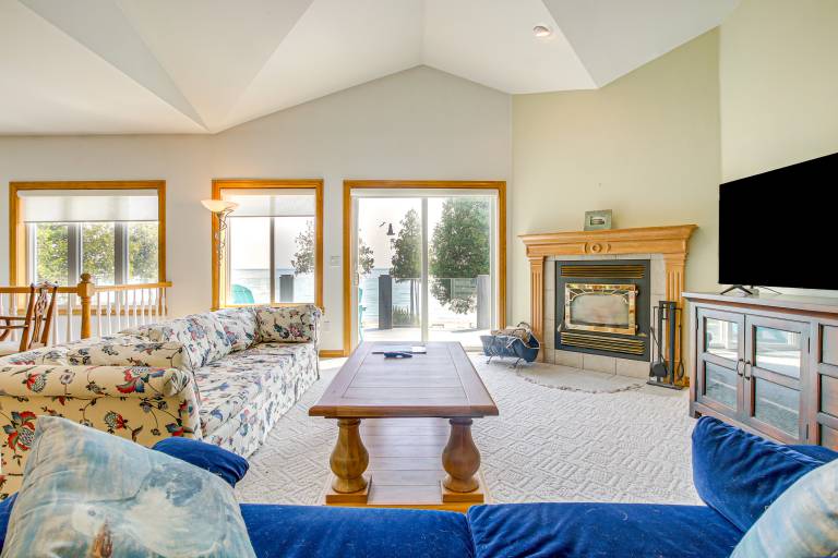 Beach Access on Lake Michigan: Sturgeon Bay Home — photo 4