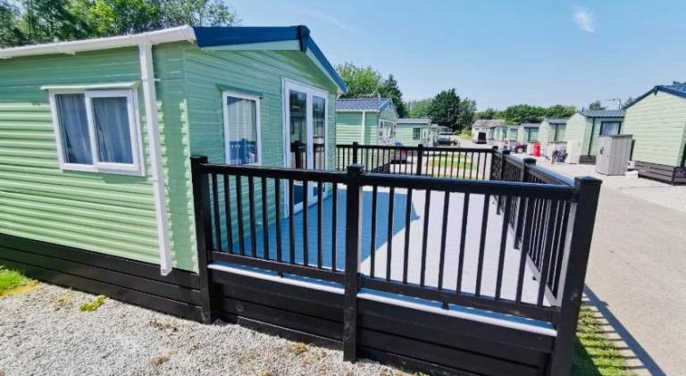Lodge with patio, yard & pool | Pets are welcome in Carnforth