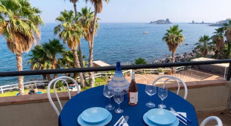 Holiday apartment with terrace & yard in Aci Castello