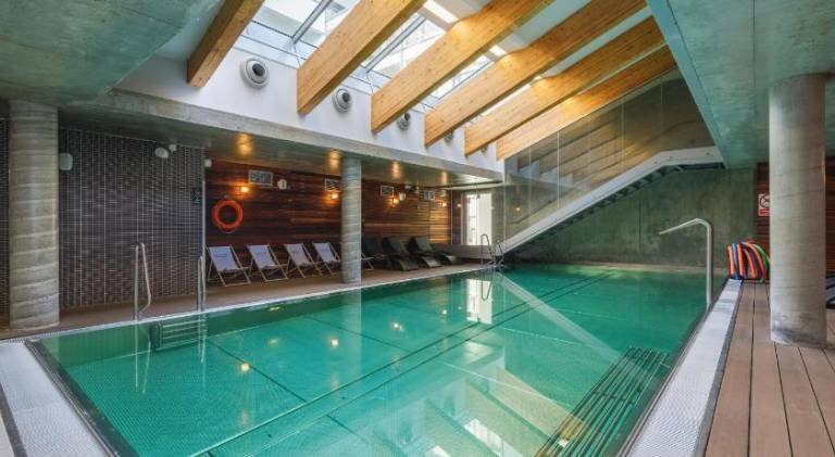 Apartment with pool & hot tub — photo 5