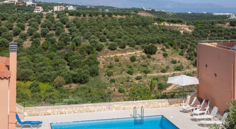 Holiday apartment with private pool, patio & grill | Perfect for remote work — photo 5