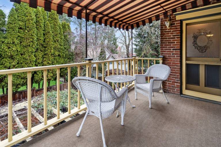 Apartment with patio & yard — photo 5