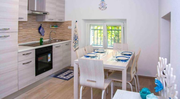Holiday apartment with 3 rooms for 6 persons in Chiavari
