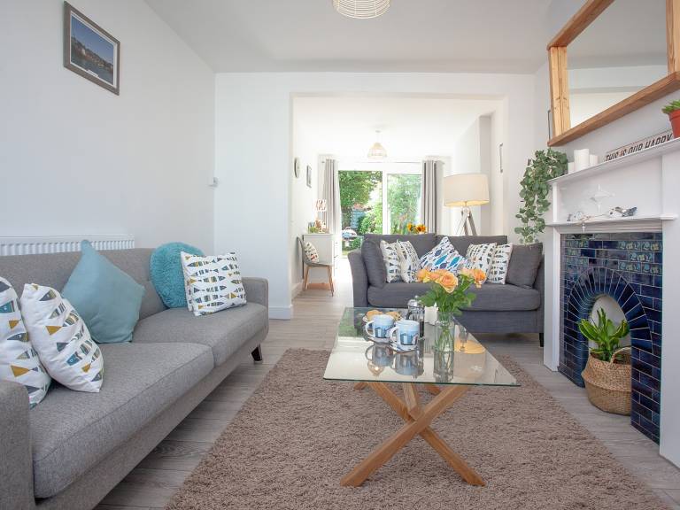 Family-oriented vacation home with barbeque, garden & jacuzzi | River view | Beach nearby | Pet-friendly — photo 4