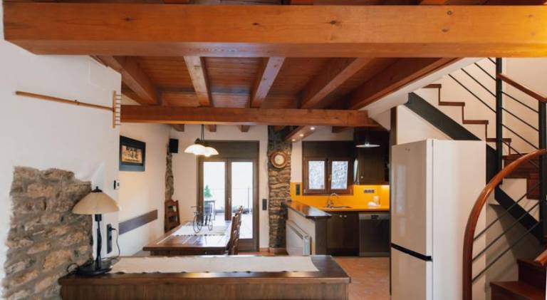 Ample vacation home | Pet-friendly — photo 3