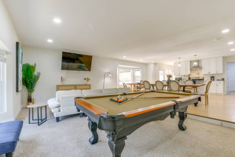 7 Mi to Dtwn Durham: Home w/ Hot Tub & Game Room! — photo 5