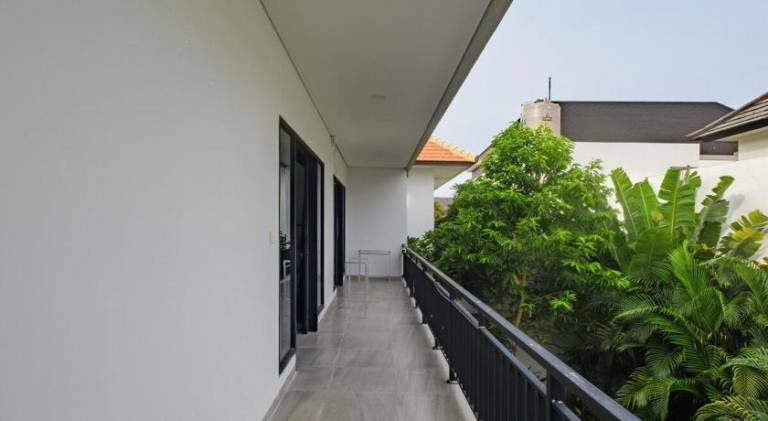 Villa with pool — photo 5