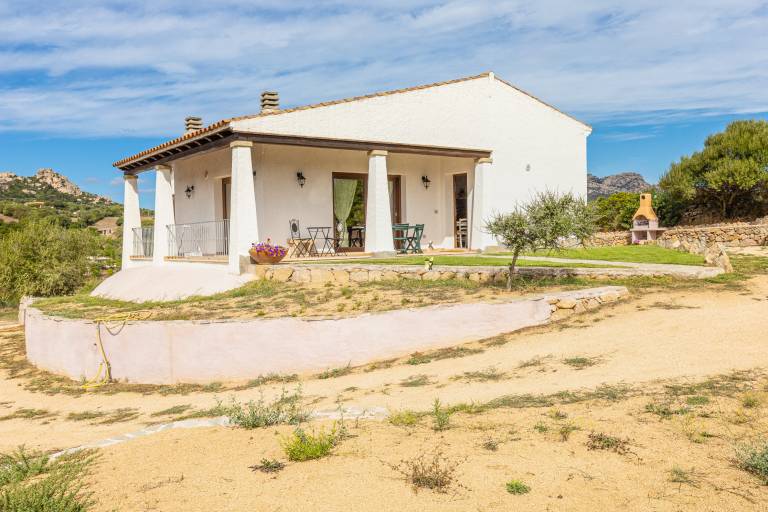 Pet-Friendly Villa Tomaso with Mountain View, Garden, A/C & Wi-Fi — photo 3