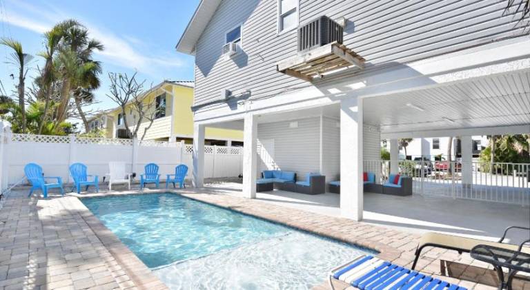 House with pool | Beach nearby | Pets are welcome — photo 3