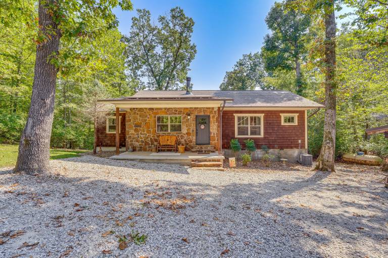 Hot Tub Soaks & Outdoor Fun: Fayetteville Cabin — photo 3