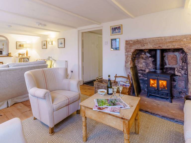 4 Bed in Cwmcarvan 42868