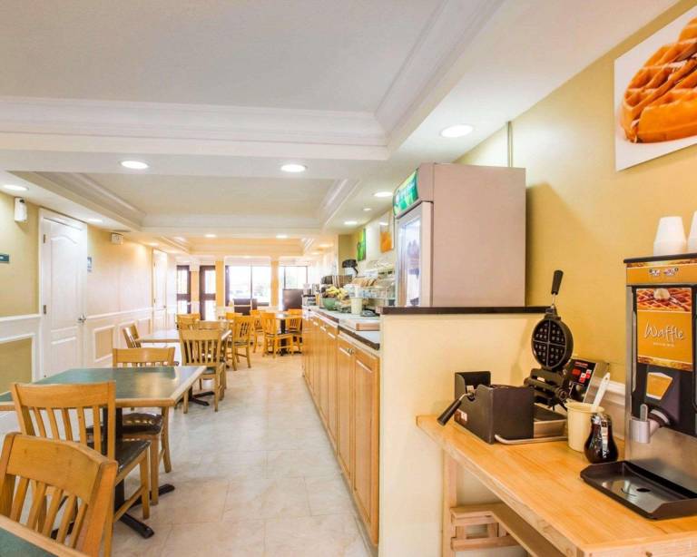 Quality Inn Dalton Central — photo 4