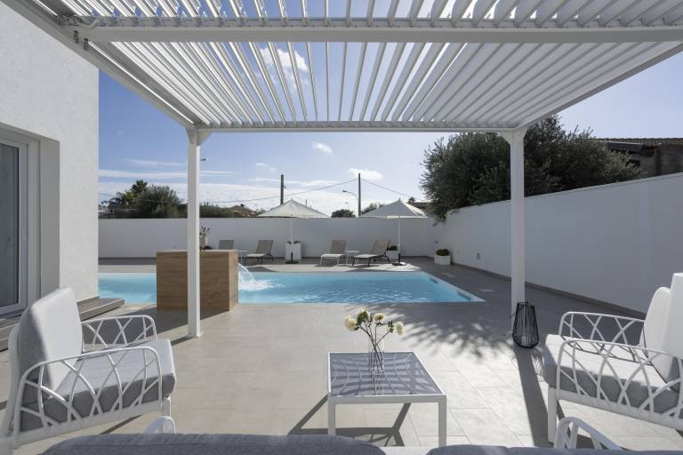 Villa with barbecue, yard & private pool — photo 4