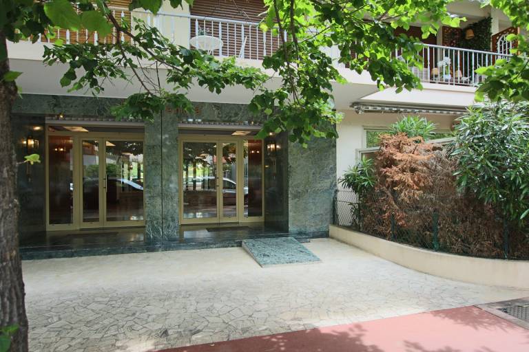 Air-conditioned Apartment of 90 m2, only 200 meters away from the Croisette in Cannes