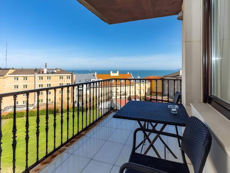 Family-friendly charming serviced apartment with terrace | Close to the beach | Perfect for remote work | Pets allowed — photo 5