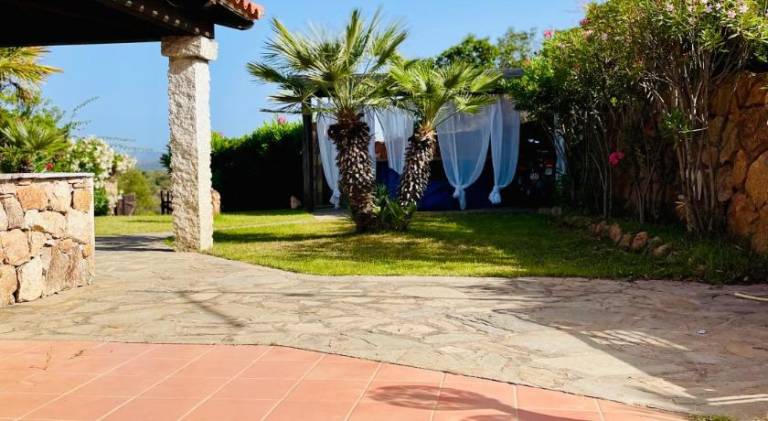 Vacation home with patio, grill & garden — photo 5