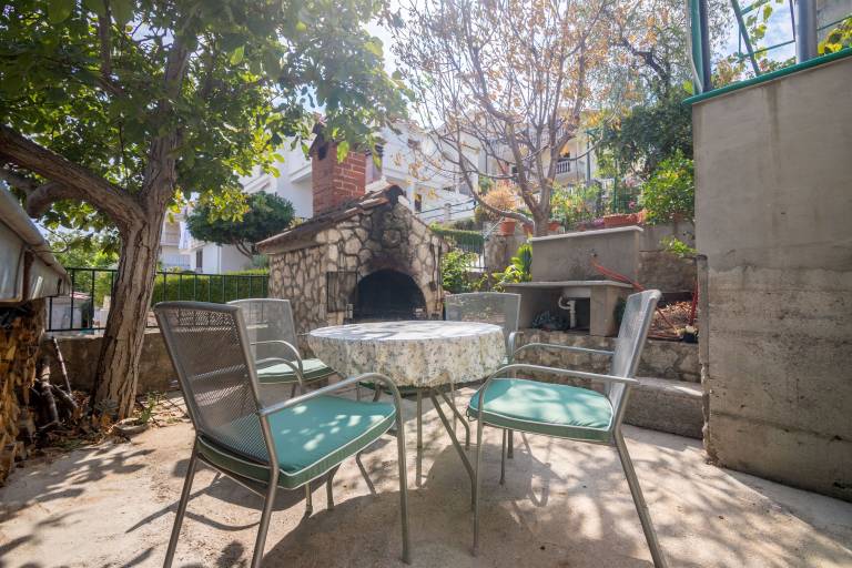 Rental apartment with BBQ & terrace | Sea view in Okrug