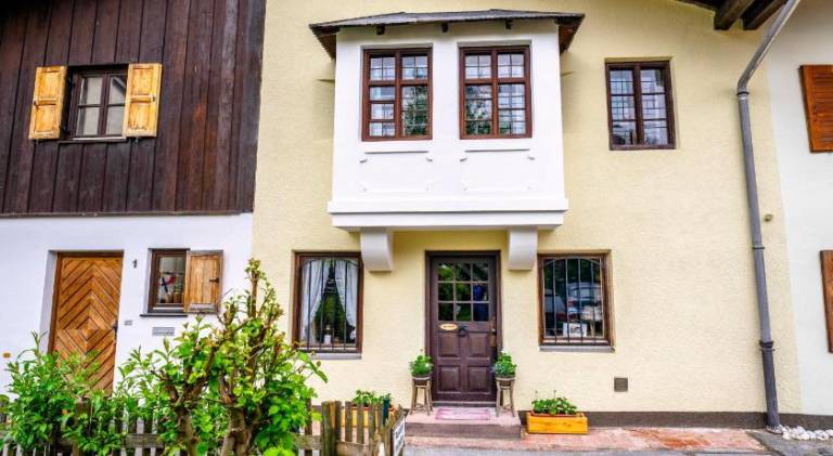 House with grill, terrace & yard in Mittenwald